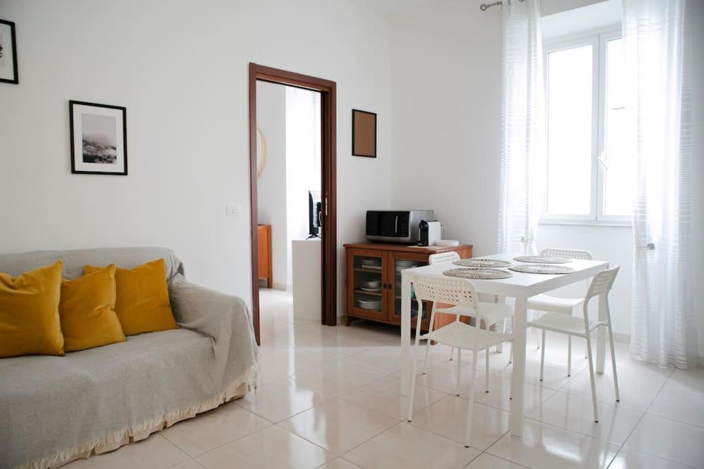 רומא A Comfortable Apartment For You In San Lorenzo מראה חיצוני תמונה